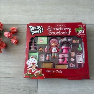 NEW Teeny Tinies STRAWBERRY SHORTCAKE 
Pastry Cafe
Playset Miniatures